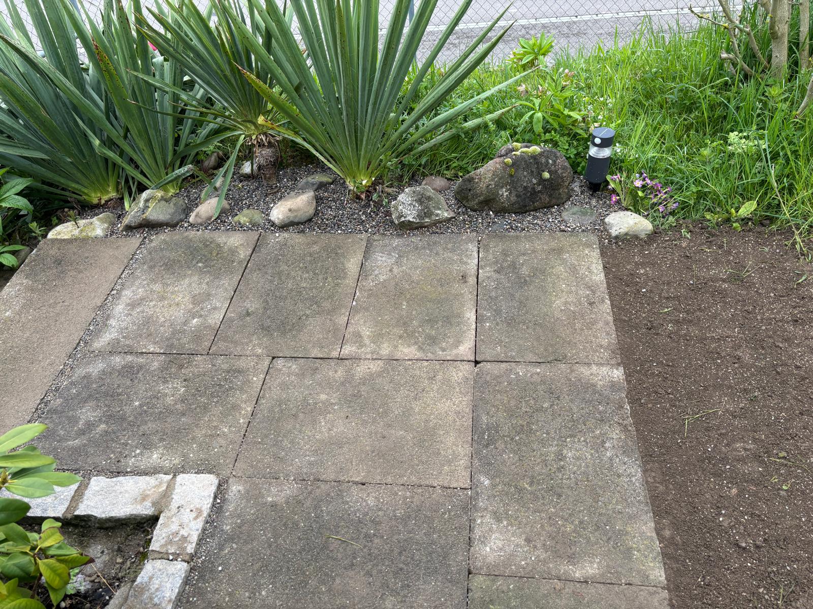 Fertig verlegter Gartenweg